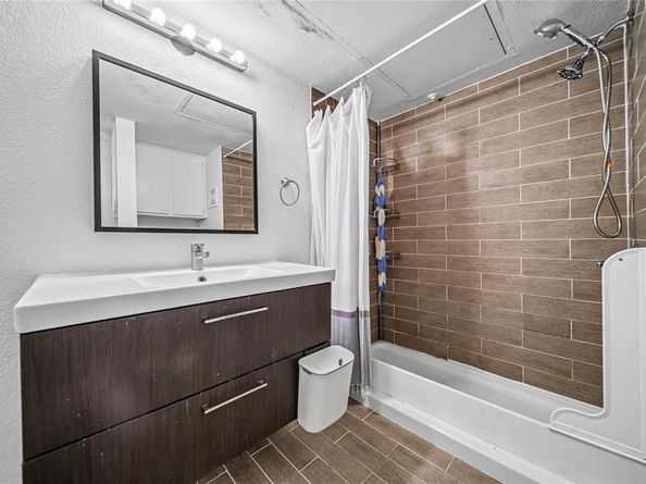 4777  Cedar Springs Road  3Q, Dallas Texas 75219