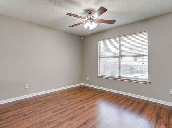 332  Sunset Oaks Drive , Fort Worth Texas 76112