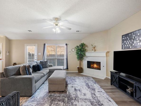 1418  Deville Circle , Garland Texas 75043