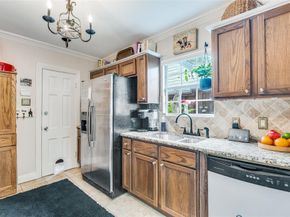 118 N Briscoe Boulevard , Dallas Texas 75211