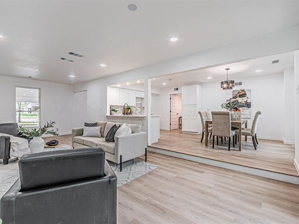 2631  Deep Hill Circle , Dallas Texas 75233