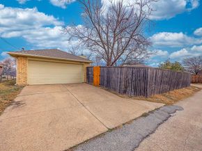2201  Rockbluff Drive , Rowlett Texas 75088