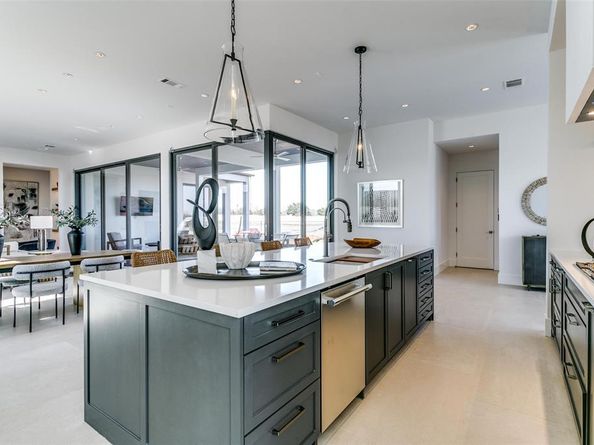 315  Regal Lane , Irving Texas 75039