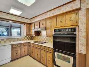 1105  Greenbriar Lane , Arlington Texas 76013