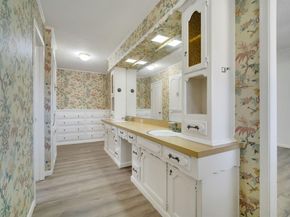 1105  Greenbriar Lane , Arlington Texas 76013