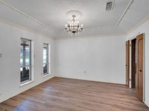 1105  Greenbriar Lane , Arlington Texas 76013