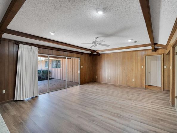 1105  Greenbriar Lane , Arlington Texas 76013