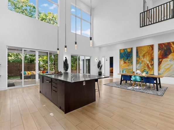 3946 N Cresthaven Road , Dallas Texas 75209