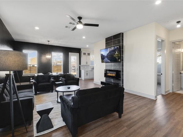 3741  Toronto Street , Dallas Texas 75212