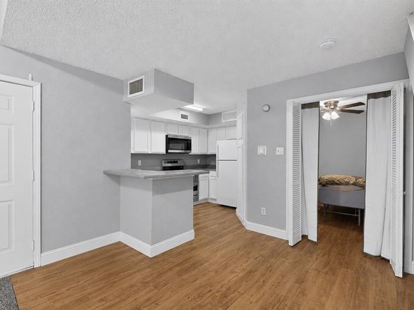 9811  Walnut Street  203, Dallas Texas 75243