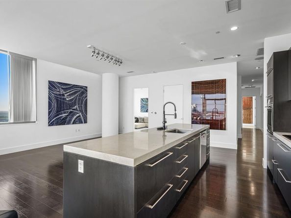 2200  Victory Avenue  1505, Dallas Texas 75219