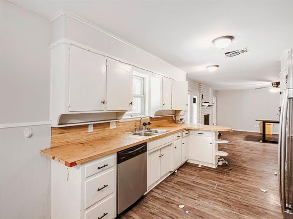 1205  Duane Street , Benbrook Texas 76126