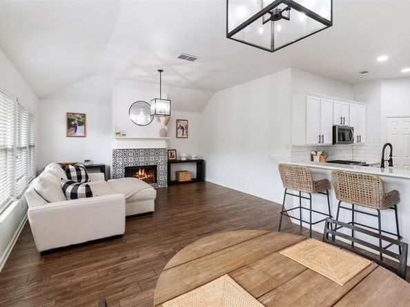 10012  Chadbourne Road , Fort Worth Texas 76244
