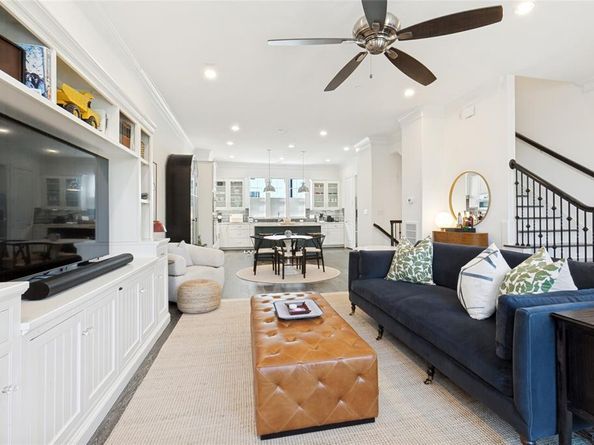 7333  Valley View Lane  604, Dallas Texas 75240