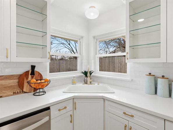 10322  Pinecrest Drive , Dallas Texas 75228