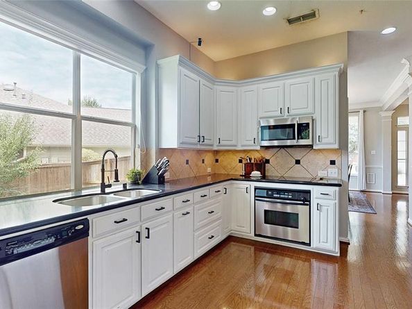 861  Bradford Street , Lantana Texas 76226