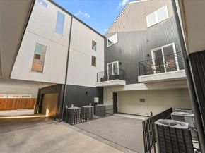 2001 N Prairie Avenue  106, Dallas Texas 75204