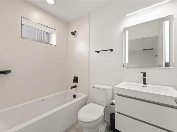 2001 N Prairie Avenue  106, Dallas Texas 75204