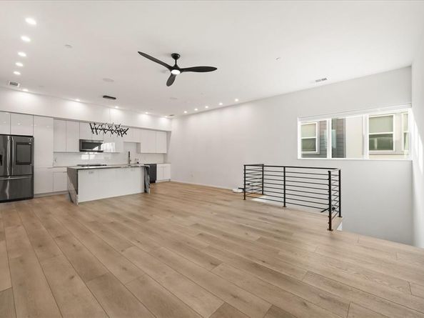 2001 N Prairie Avenue  106, Dallas Texas 75204
