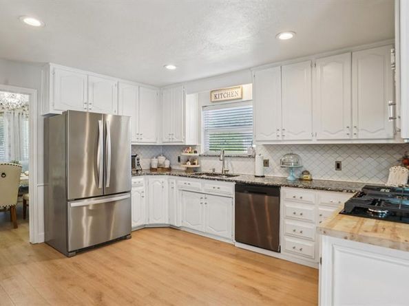 514  Willow Way , Highland Village Texas 75077