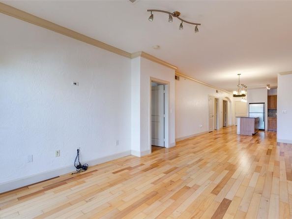 3818  Holland Avenue  305, Dallas Texas 75219