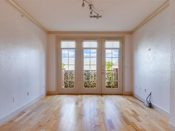 3818  Holland Avenue  305, Dallas Texas 75219