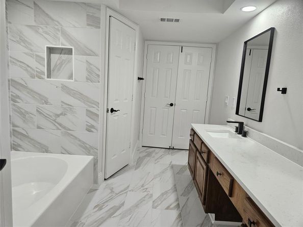2709  Heather Glen Court , Carrollton Texas 75006