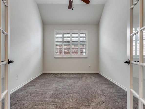 809  Orleans Square , Aubrey Texas 76227
