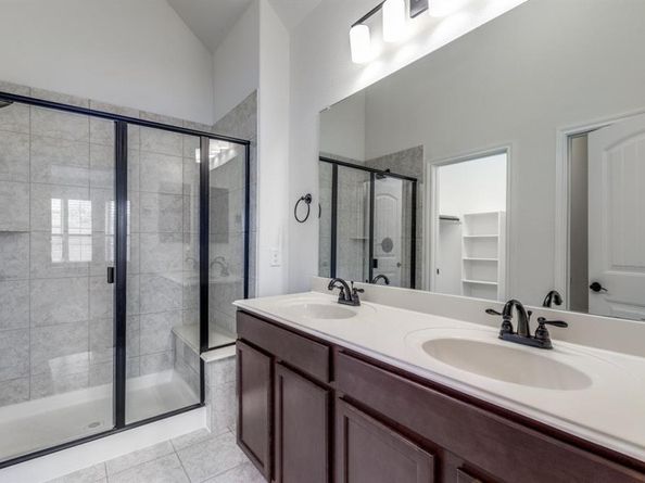 809  Orleans Square , Aubrey Texas 76227
