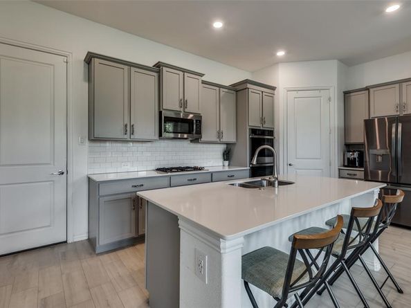 1939  Spotted Fawn Drive , Arlington Texas 76005