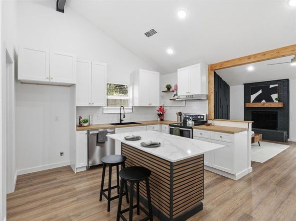 1910  Longmeadow Drive , Arlington Texas 76015