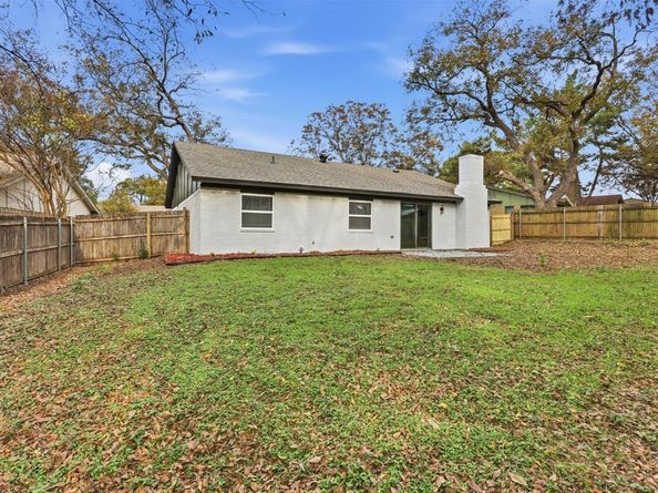 1910  Longmeadow Drive , Arlington Texas 76015