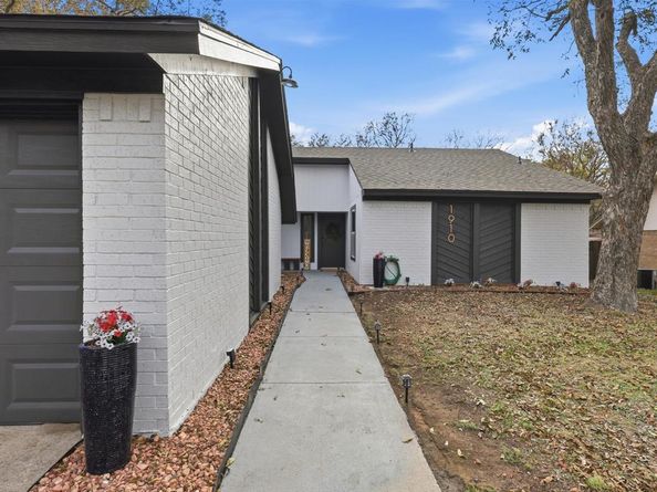 1910  Longmeadow Drive , Arlington Texas 76015
