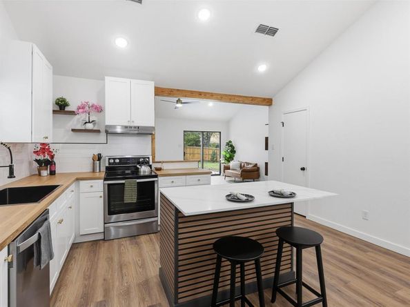 1910  Longmeadow Drive , Arlington Texas 76015