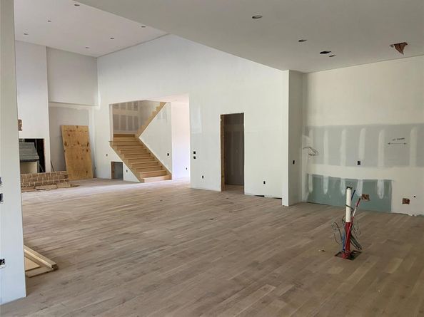 4117  Creekdale Drive , Dallas Texas 75229