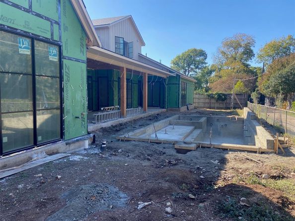 4117  Creekdale Drive , Dallas Texas 75229