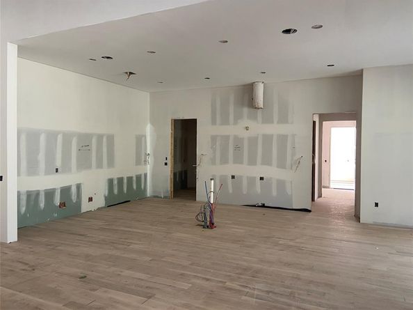 4117  Creekdale Drive , Dallas Texas 75229