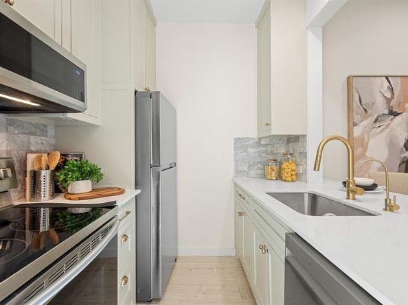 2806  Knight Street  103, Dallas Texas 75219