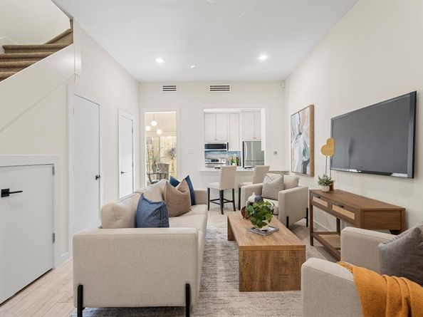 2806  Knight Street  103, Dallas Texas 75219