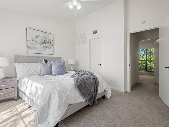 2806  Knight Street  103, Dallas Texas 75219