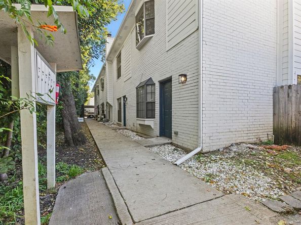 2806  Knight Street  103, Dallas Texas 75219