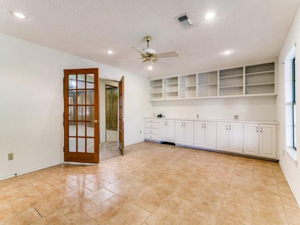 928  Old Mill Circle , Irving Texas 75061