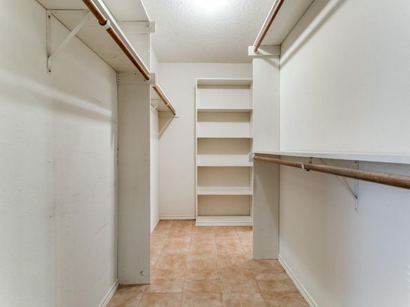 928  Old Mill Circle , Irving Texas 75061