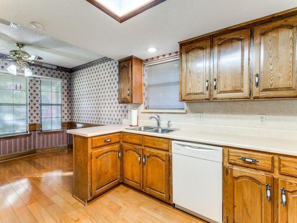 928  Old Mill Circle , Irving Texas 75061