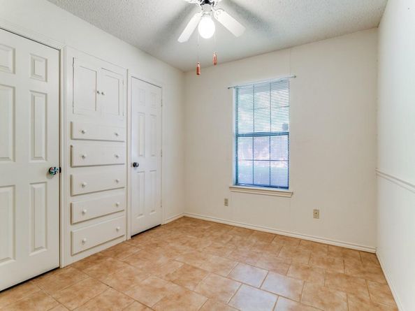 928  Old Mill Circle , Irving Texas 75061