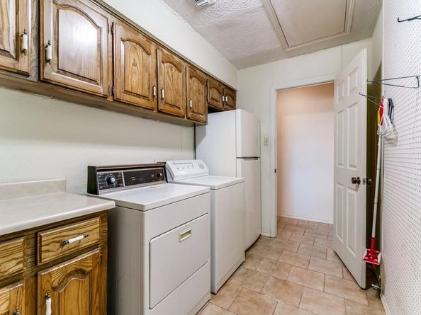 928  Old Mill Circle , Irving Texas 75061