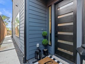 2132  Hondo Avenue , Dallas Texas 75219