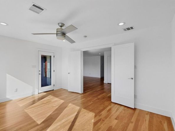 4521  Cowan Avenue , Dallas Texas 75209