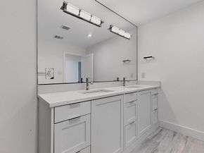 4521  Cowan Avenue , Dallas Texas 75209