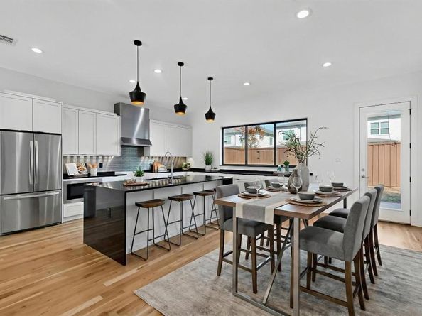 4521  Cowan Avenue , Dallas Texas 75209